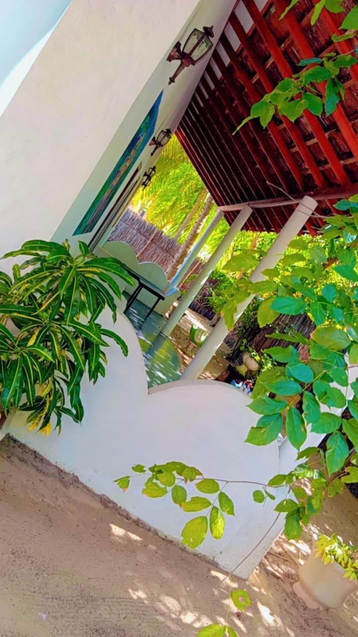 Omeesha Beach Hotel Kalpitiya Exterior photo