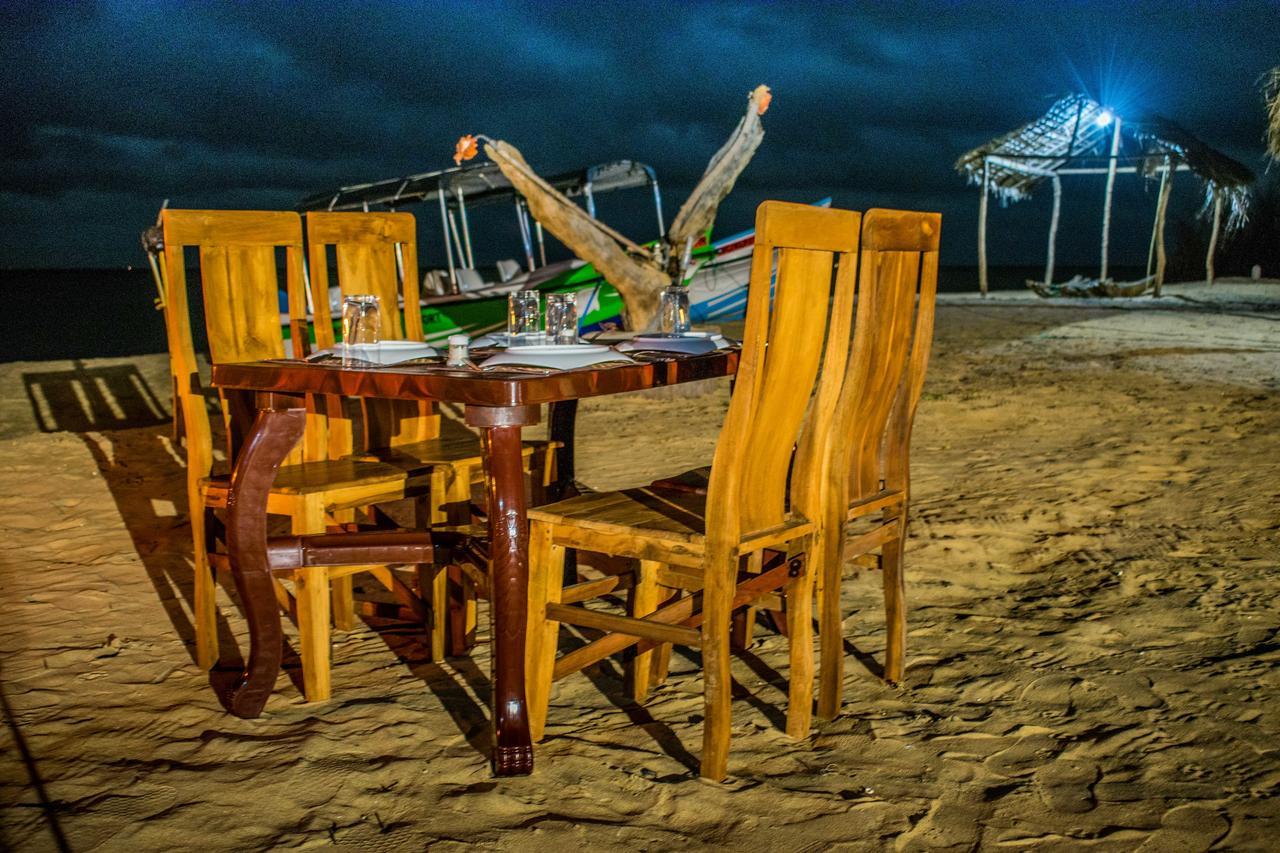 Omeesha Beach Hotel Kalpitiya Exterior photo
