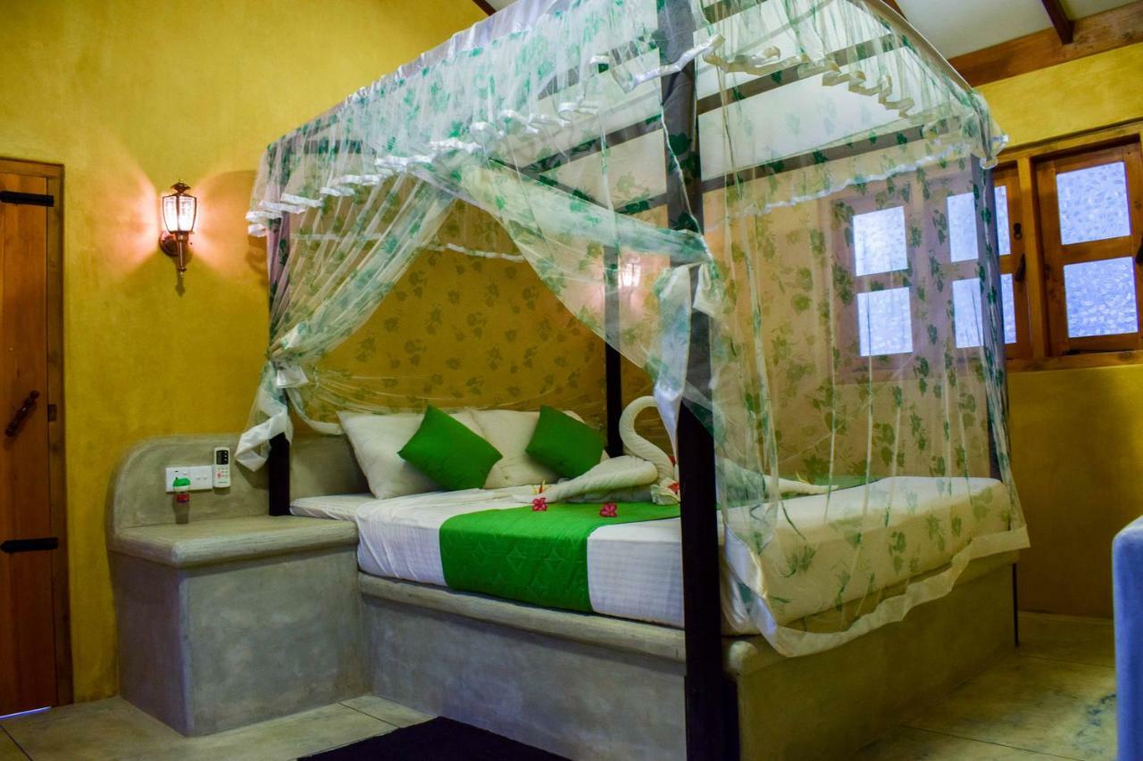 Omeesha Beach Hotel Kalpitiya Exterior photo